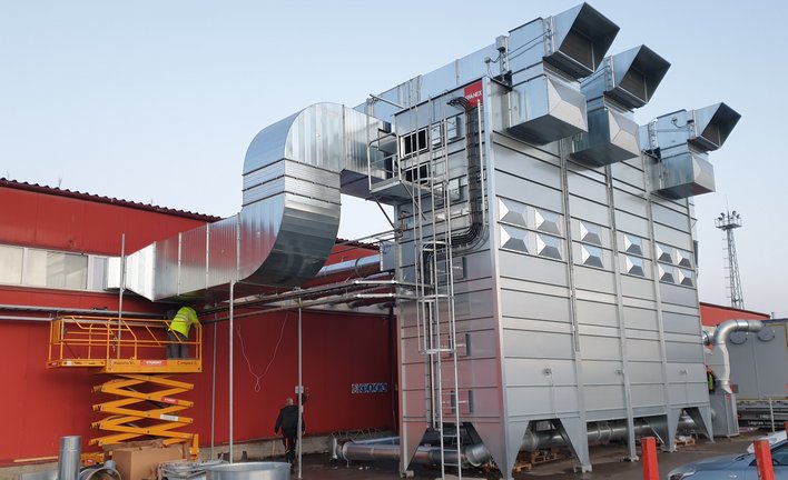 Montage du canal de retour d'air d'un système de filtration en batterie